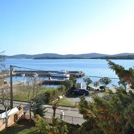 דירה R&b טוראני