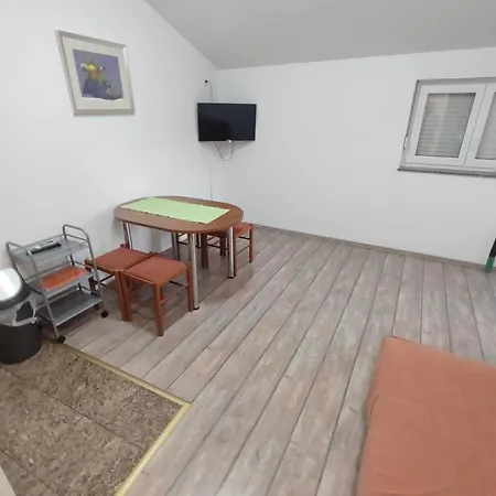 R&b Apartament *