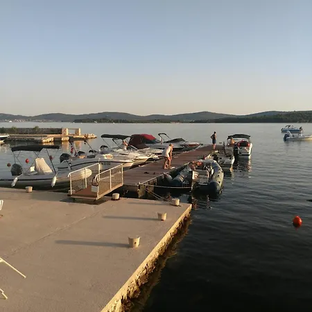 דירה R&b טוראני