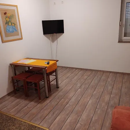 R&b Apartment