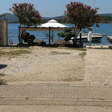R&b Turanj